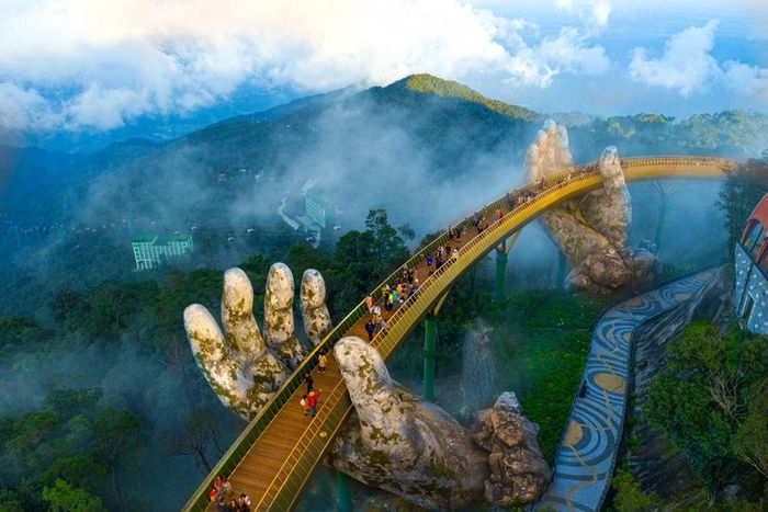Cầu Vàng, một điểm tham quan giàu sức hút của Đà Nẵng