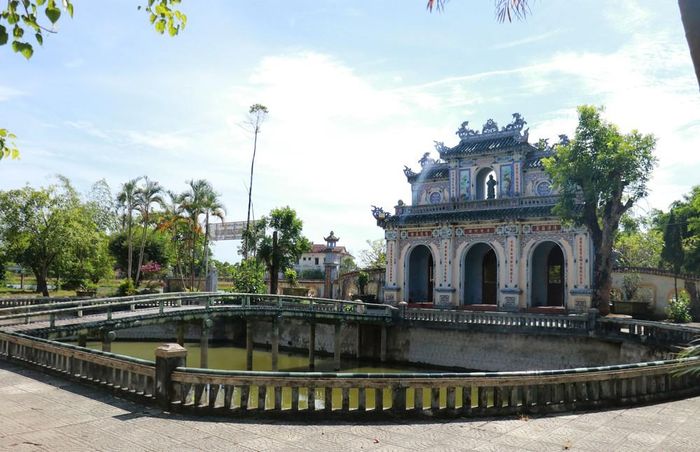 Theo nhiều nhà nghiên cứu, chúa Nguyễn Phúc Khoát khi ngự giá ra Quảng Trị đã ban sắc phong và đặt tên Sắc tứ Tịnh Quang, đánh dấu vai trò quan trọng của tổ đình đối với Phật giáo Đàng Trong. Ảnh: Tường Vi – TTXVN