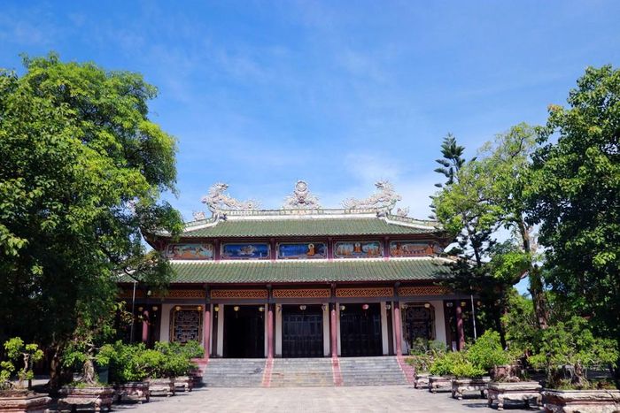 Trải qua nhiều biến cố lịch sử, chùa Tịnh Quang đã nhiều lần được trùng tu nhưng vẫn giữ nét cổ kính, trang nghiêm. Ảnh: Tường Vi – TTXVN