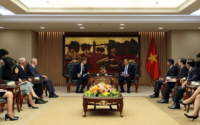 Phó Thủ tướng Thường trực cam kết Chính phủ, các bộ, ngành sẽ tạo điều kiện thuận lợi và hỗ trợ tháo gỡ khó khăn cho nhà đầu tư trong quá trình hoạt động tại Việt Nam - Ảnh: VGP/Phương Nguyên