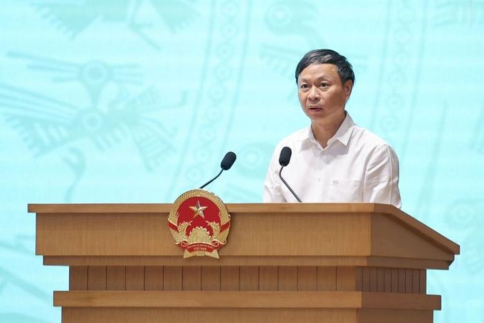 Thứ trưởng Bộ KH&amp;CN Hoàng Minh báo cáo về phát triển công nghệ chiến lược. Ảnh: VGP/Nhật Bắc