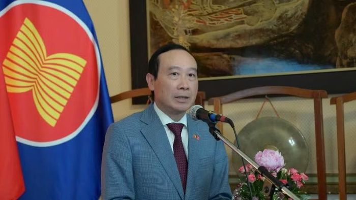 Đại sứ Việt Nam tại Bỉ Nguyễn Văn Thảo phát biểu.