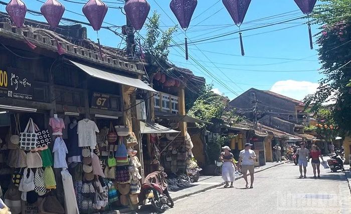 Thành phố Đà Nẵng và phía đông các tỉnh từ Quảng Ngãi đến Đắk Lắk có nắng nóng và nắng nóng gay gắt. (Ảnh minh họa: Đ.T)