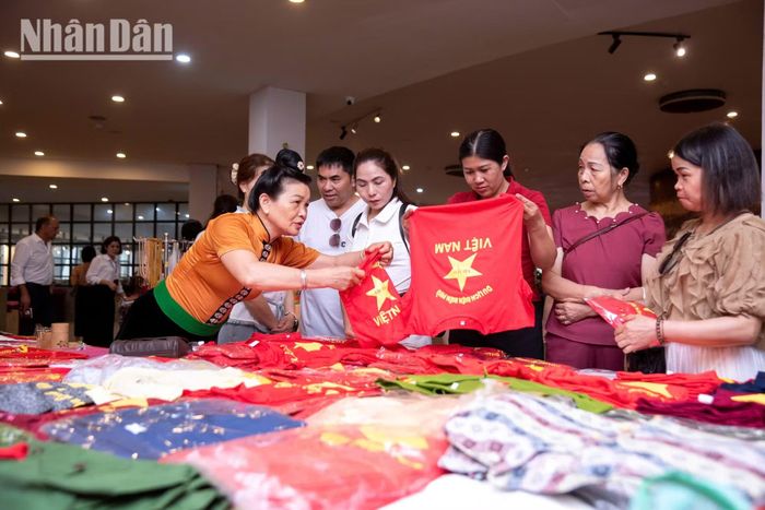 Người cán bộ bảo tàng ngày nay phải đảm nhận đa vai trò: từ quản lý hiện vật đến người kể chuyện lịch sử và chuyên gia truyền thông. (Ảnh: MINH DUY)