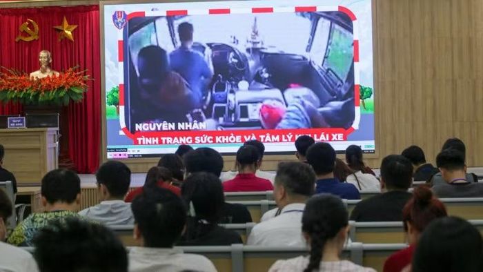 Học viên được xem video, hình ảnh tai nạn giao thông ngay trước kỳ sát hạch cấp giấy phép lái xe.