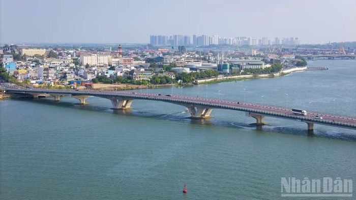 Sóng nước hiền hòa luôn nuôi dưỡng khát vọng của những con người Đồng Nai tiên phong kiến thiết quê hương thịnh vượng, đáng sống.