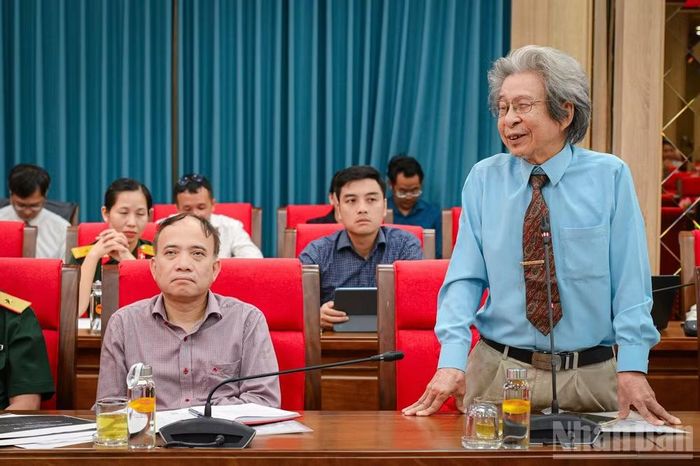 Các đại biểu phát biểu tại hội thảo. (Ảnh: BẢO LONG)