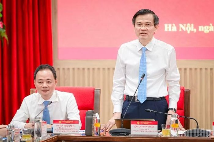 Đồng chí Đoàn Minh Huấn, Ủy viên Bộ Chính trị, Giám đốc Học viện Chính trị quốc gia Hồ Chí Minh phát biểu khai mạc hội thảo. (Ảnh: BẢO LONG)