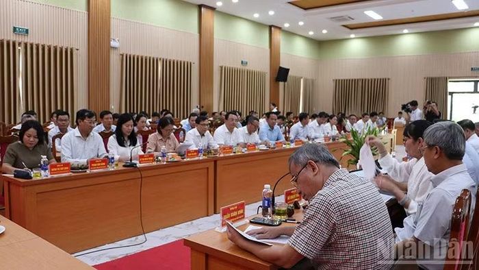 Quang cảnh buổi làm việc.