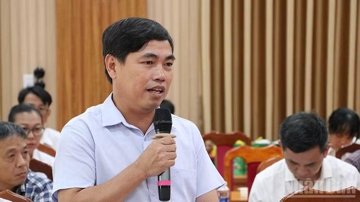 Giám đốc Ban Quản lý dự án đầu tư xây dựng các công trình giao thông và nông nghiệp thành phố Đà Nẵng Nguyễn Văn Thường phát biểu tại buổi làm việc.