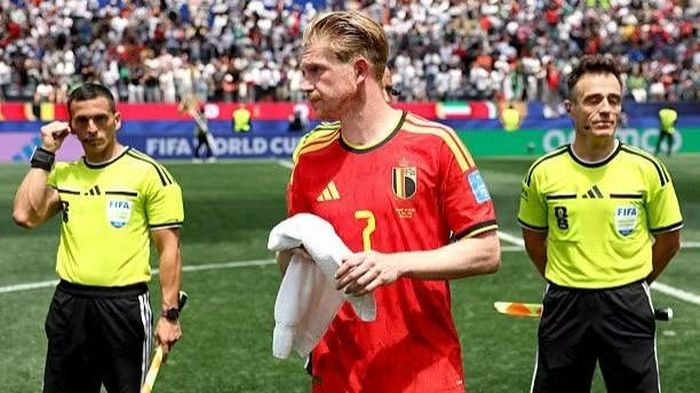 Sự thất vọng của đội trưởng Kevin De Bruyne phản ánh rõ tình cảnh chật vật của tuyển Bỉ ở thời điểm hiện tại. (Ảnh: FIFA)