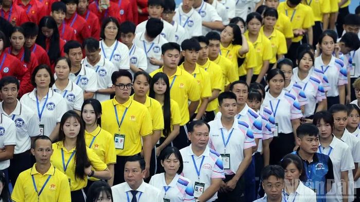 Đồng hành cùng các đoàn tham gia giải có gần 600 cán bộ, huấn luyện viên và đại diện các Sở Giáo dục và Đào tạo trong cả nước.