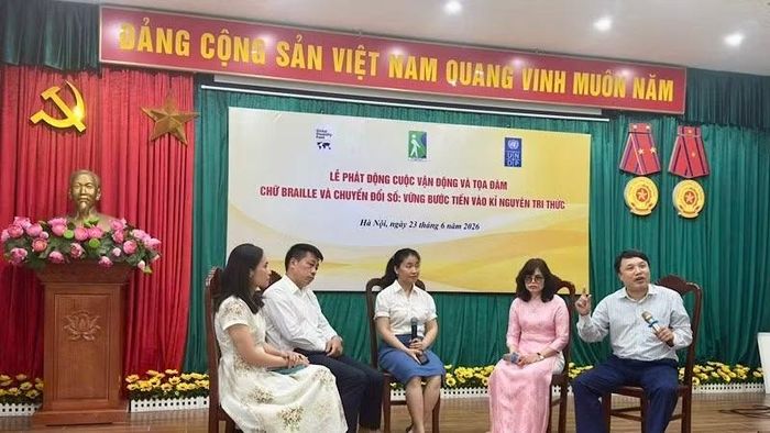 Các chuyên gia thảo luận tại tọa đàm "Kết hợp Braille và công nghệ số: Hành trình để không ai bị bỏ lại phía sau".