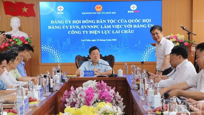 Quang cảnh buổi làm việc.