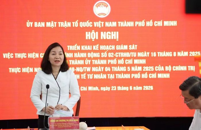Đồng chí Trương Thị Bích Hạnh, Ủy viên Ban Thường vụ, Phó Chủ tịch Thường trực Ủy ban Mặt trận Tổ quốc Việt Nam Thành phố Hồ Chí Minh phát biểu tại hội nghị.