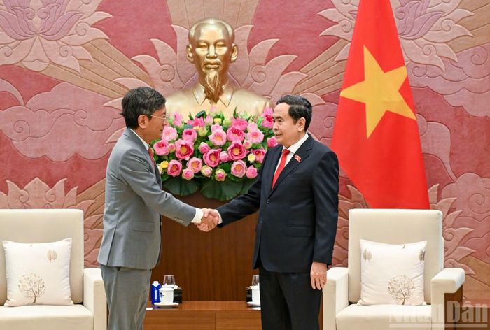 Chủ tịch Quốc hội Trần Thanh Mẫn và Đại sứ Ấn Độ Tshering W. Sherpa. (Ảnh: DUY LINH)