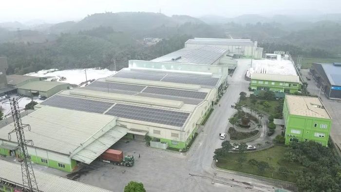 Hệ thống điện mặt trời mái nhà công suất 1,7MW tại Công ty Cổ phần An Tiến Industry giúp giảm từ 12 - 15% sản lượng điện mua từ lưới điện quốc gia.
