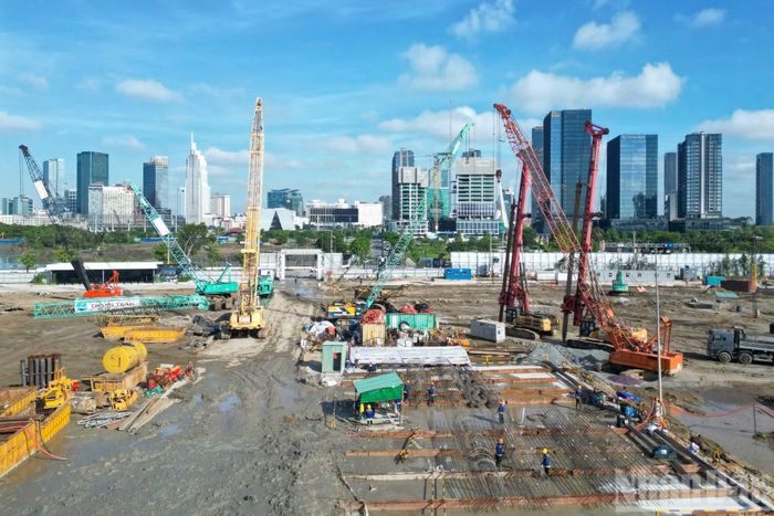  Sau hơn một tháng khởi công, dự án Quảng trường trung tâm và Trung tâm hành chính Thành phố Hồ Chí Minh tại phường An Khánh đang bước vào giai đoạn tăng tốc thi công. 