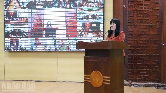 Phó Chủ tịch Thường trực Ủy ban nhân dân tỉnh Đắk Lắk Hồ Thị Nguyên Thảo phát biểu chỉ đạo tại kỳ họp.