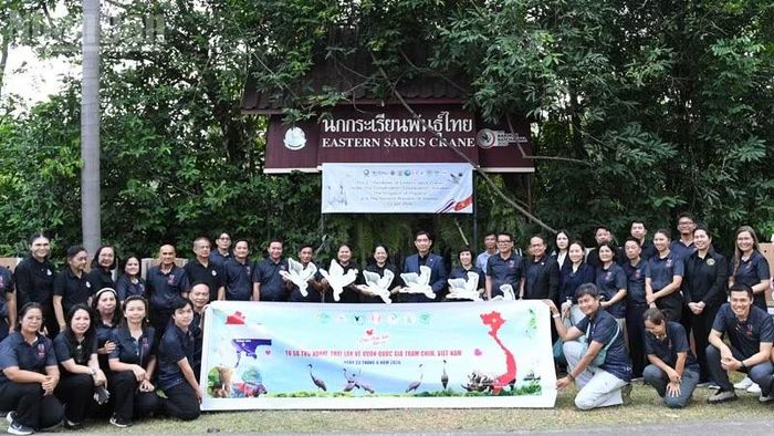 Lễ bàn giao 6 cá thể sếu đầu đỏ tại Vườn thú Nakhon Ratchasima. (Ảnh: XUÂN SƠN)