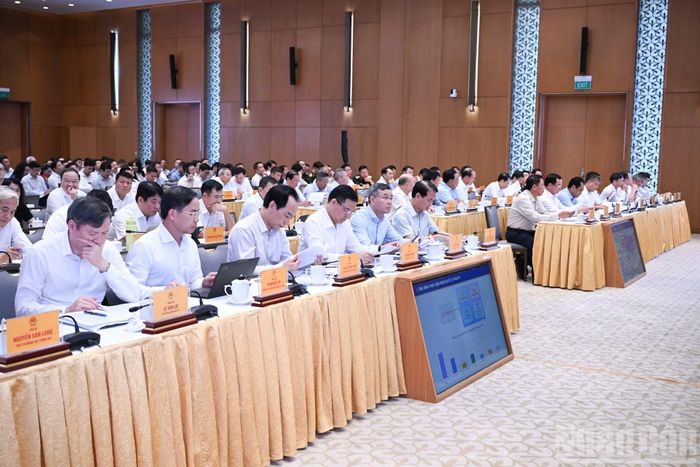 Các đại biểu tham dự phiên họp.