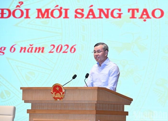 Bộ trưởng Tài chính Ngô Văn Tuấn phát biểu tại phiên họp.