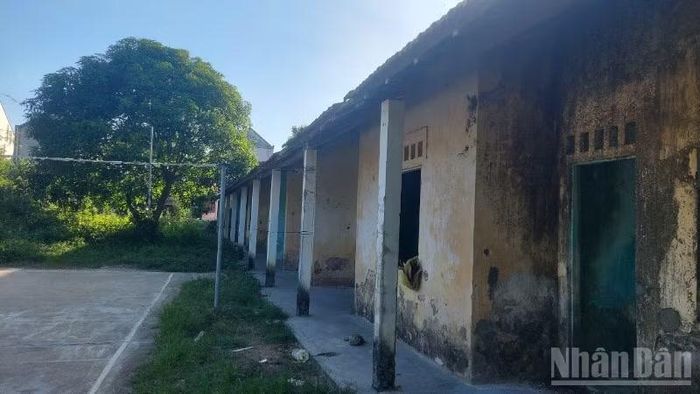  Khi nhà bỏ hoang nhiều đang xuống cấp nghiêm trọng. 