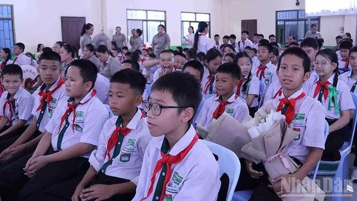 Các em học sinh tại lễ bế giảng. (Ảnh: DUY TOÀN)