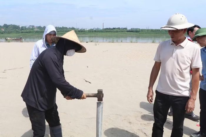 Đơn vị chức năng cắm mốc giới, vị trí bàn giao cho đơn vị khai thác.