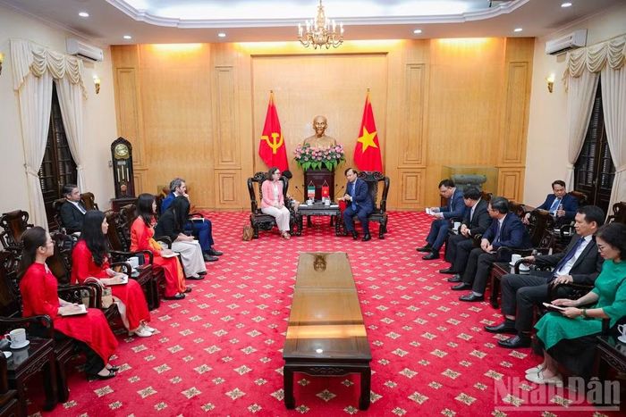 Quang cảnh buổi tiếp. (Ảnh: BẢO LONG)