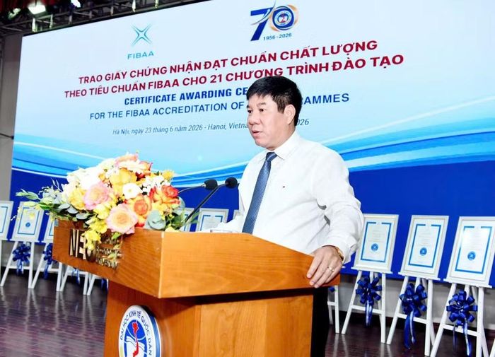 Giáo sư, Tiến sĩ Huỳnh Văn Chương, Cục trưởng Cục Quản lý Chất lượng, Bộ Giáo dục và Đào tạo phát biểu ý kiến. (Ảnh: TUẤN ANH)