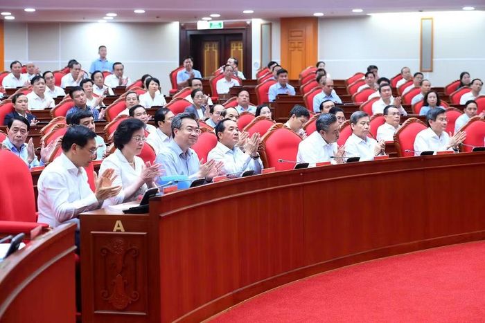 Các đồng chí lãnh đạo Đảng, Nhà nước và các đại biểu tham dự cuộc gặp mặt. (Ảnh: ĐĂNG KHOA)