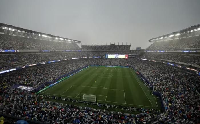 Cầu trường Lincoln Financial Field ở Philadelphia chìm ngập trong màn mưa