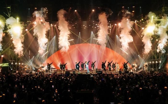 Hoàng Dũng ở concert “Xoay tròn” với hơn 10.000 khán giả nhưng anh tiếp tục tạo dấu ấn khi tham gia chương trình giải trí “Anh trai vượt ngàn chông gai” mùa 2. (Ảnh: NHẬT DUY)