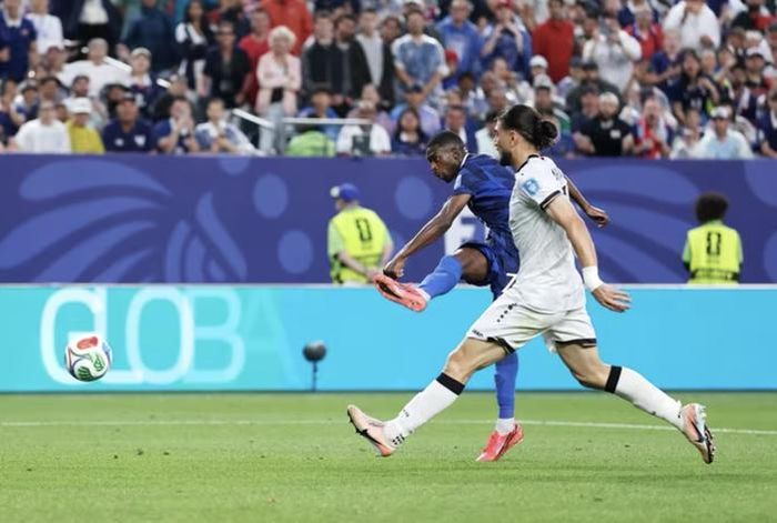  Ousmane Dembele ấn định chiến thắng 3-0 cho tuyển Pháp 