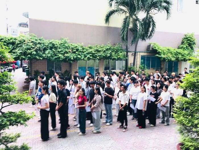 Các thí sinh chuẩn bị dự thi tại Trường Đại học Sân khấu Điện ảnh TP HCM từ ngày 23 đến 27-6