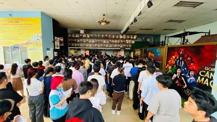 Đông bạn trẻ chuẩn bị bước vào những ngày thi tuyển tại trường Đại học Sân khấu Điện ảnh TP HCM