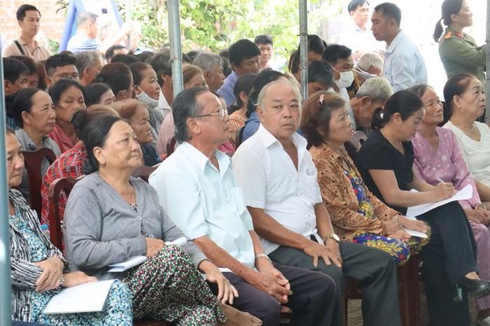 Đông đảo người dân tham dự buổi đối thoại