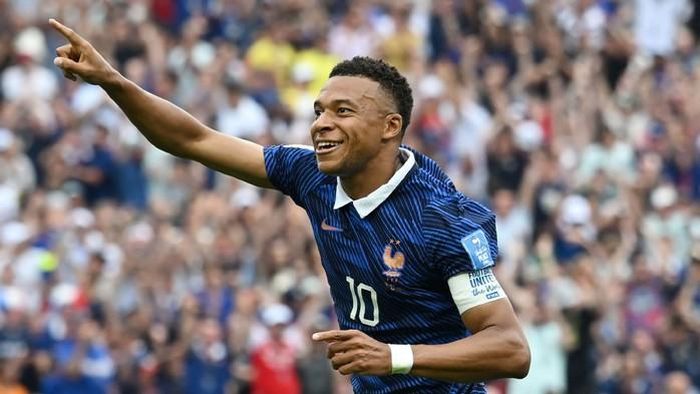 Mbappé lập cú đúp cho Pháp