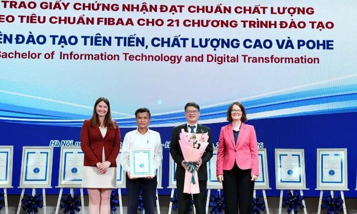 Viện Đào tạo Tiên tiến, Chất lượng cao và POHE đón nhận giấy chứng nhận kiểm định chất lượng từ tổ chức kiểm định FIBAA