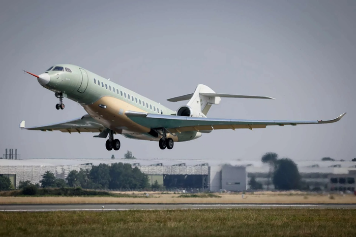 Falcon 10X đã hoàn thành chuyến bay đầu tiên từ sân bay Bordeaux - Mérignac. Ảnh: Dassault Aviation
