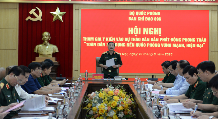 Thượng tướng Trương Thiên Tô chủ trì hội nghị.