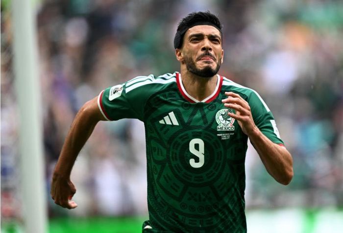 Tiền đạo Raul Jiménez của đội tuyển Mexico ăn mừng bàn thắng trong trận đấu ngày 11-6. Ảnh: THX