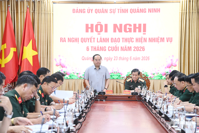  Đồng chí Quản Minh Cường, Ủy viên Trung ương Đảng, Bí thư Tỉnh ủy, Trưởng Đoàn ĐBQH tỉnh, Bí thư Đảng ủy Quân sự tỉnh Quảng Ninh phát biểu kết luận hội nghị. 