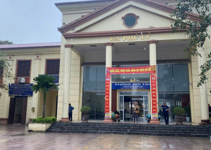 Đoàn tàu chuyên dụng sẽ đón, trả khách tại 3 ga gồm: Ga Hà Nội, ga Giáp Bát và ga Phủ Lý (tỉnh Ninh Bình).
