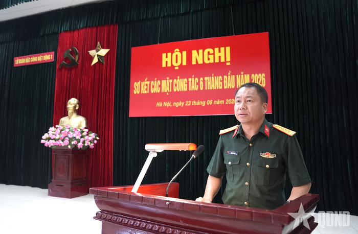 Thượng tá Trần Kim Nam, Lữ đoàn trưởng Lữ đoàn Đặc công Biệt động 1 (Binh chủng Đặc công) chủ trì hội nghị.