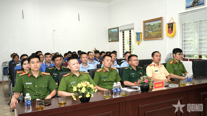 Các đại biểu tham dự chương trình tuyên truyền, phổ biến pháp luật về phòng, chống ma túy tại Cụm Thủy điện Nho Quế.