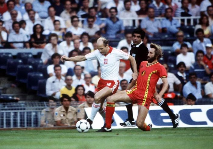 Danh thủ Grzegorz Lato (bên trái). Ảnh: FIFA