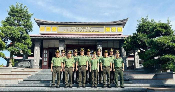 Giữ gìn truyền thống vẻ vang.