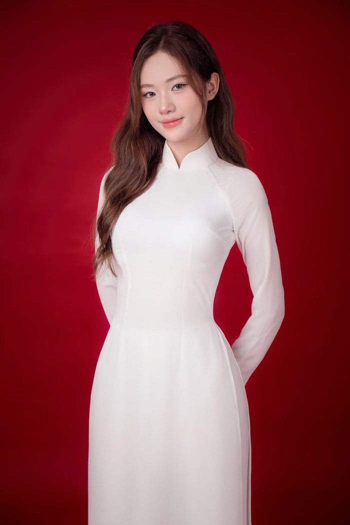Nguyễn Ngọc Tú Quyên - Hoa khôi cuộc thi Tài sắc Nhân văn.